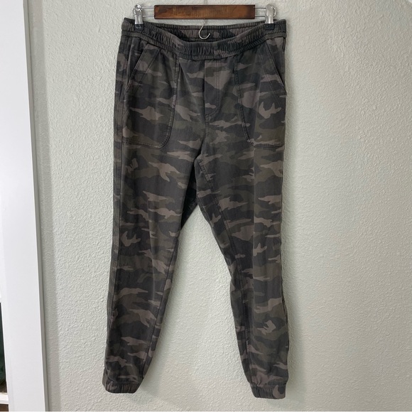 Athleta Camo Farallon Jogger Black Olive Camo - Picture 3 of 7
